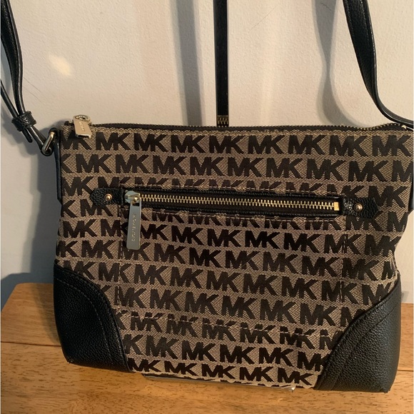 MICHAEL KORS Fallon MK Signature Beige Black Medium Messenger Crossbody - Picture 1 of 7